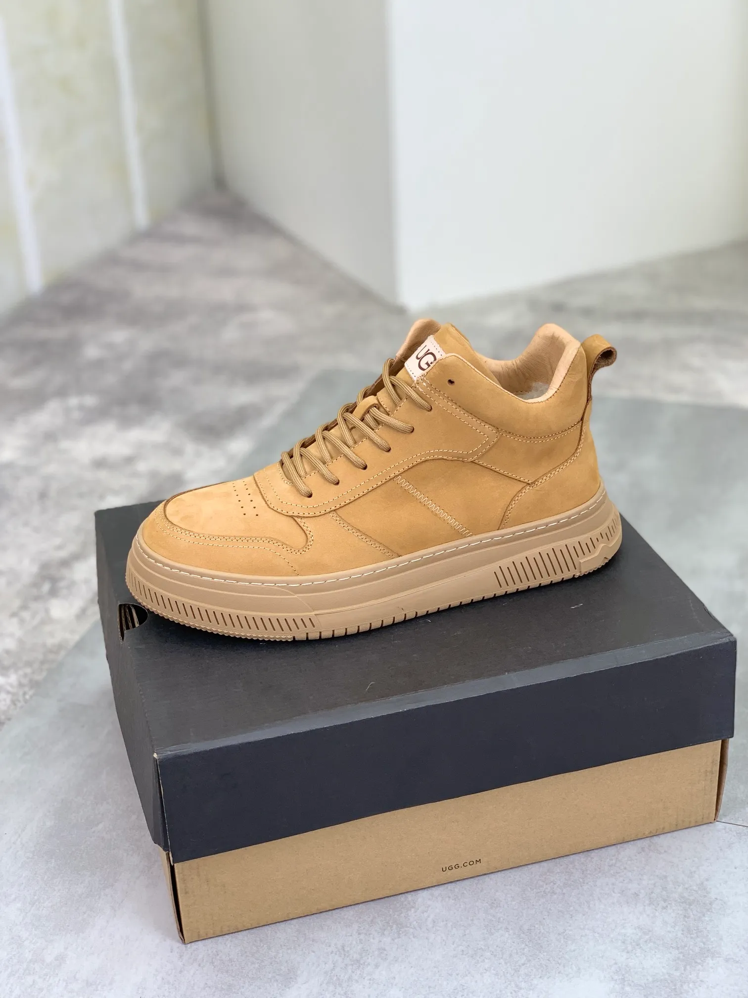 Men's Men's Shoes P620 [New Style] 💰 🆘 "Real Wool" [UGG] 👉 Popular men's shoes official website synchronization 🔰 Genuine quality [proud] is not comparable to the imitations in the general market 🌀 The upper is imported Italian frosted cowhide, and the lining: foot pad 🅰️ grade 🐑 real wool 👻 Only Grade A can show the effect The hand feels smooth and delicate 🔱The shoe shape is grand, only genuine factories can achieve it 🎄The perfect toughness of the original outsole 👻⬛️ allows customers to bid farewell to one-time consumption. Real wool lining, super warm. 3️⃣Colors available Sizes: 38-44
